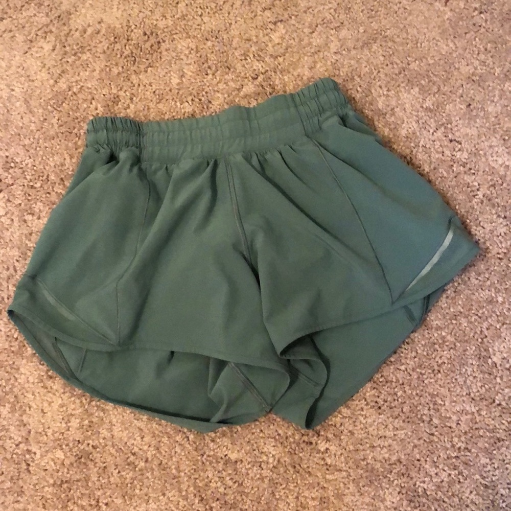 lulu lemon hotty hot shorts 4”